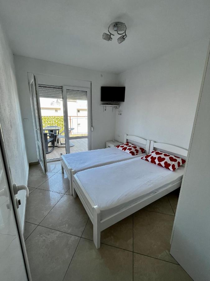 Apartments Apartmani Bojana Утеха Екстериор снимка