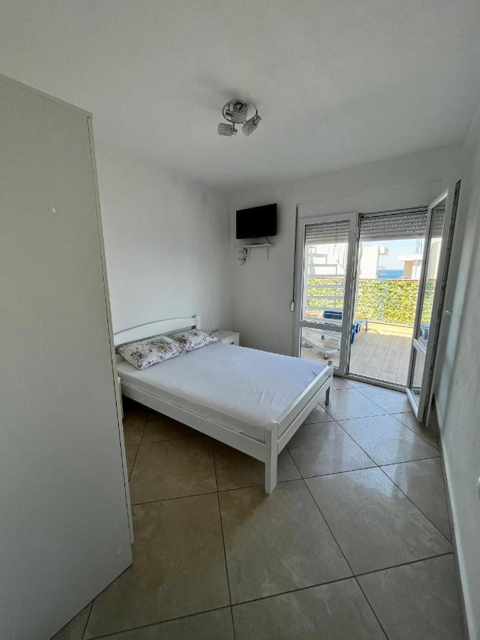 Apartments Apartmani Bojana Утеха Екстериор снимка