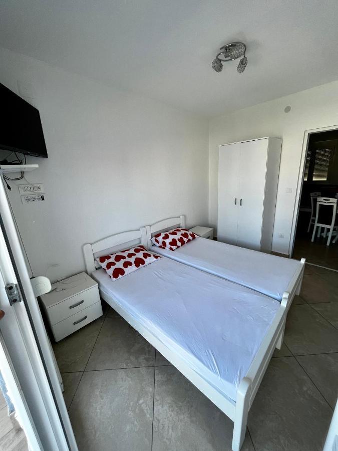 Apartments Apartmani Bojana Утеха Екстериор снимка