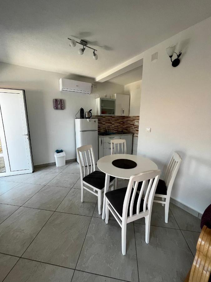 Apartments Apartmani Bojana Утеха Екстериор снимка
