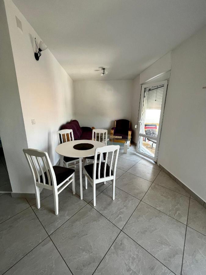 Apartments Apartmani Bojana Утеха Екстериор снимка