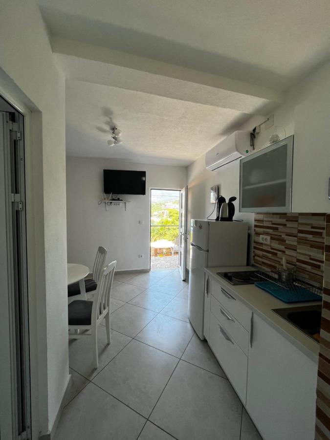 Apartments Apartmani Bojana Утеха Екстериор снимка