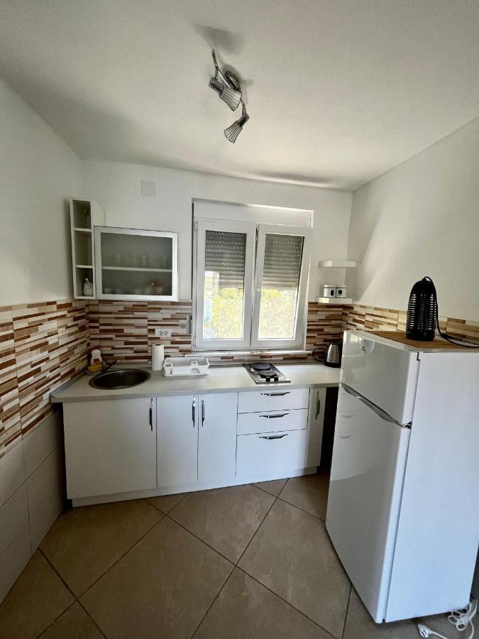 Apartments Apartmani Bojana Утеха Екстериор снимка
