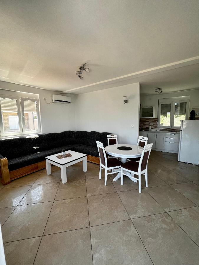 Apartments Apartmani Bojana Утеха Екстериор снимка