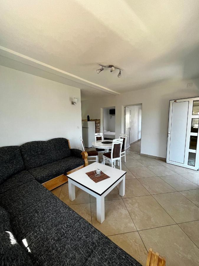 Apartments Apartmani Bojana Утеха Екстериор снимка