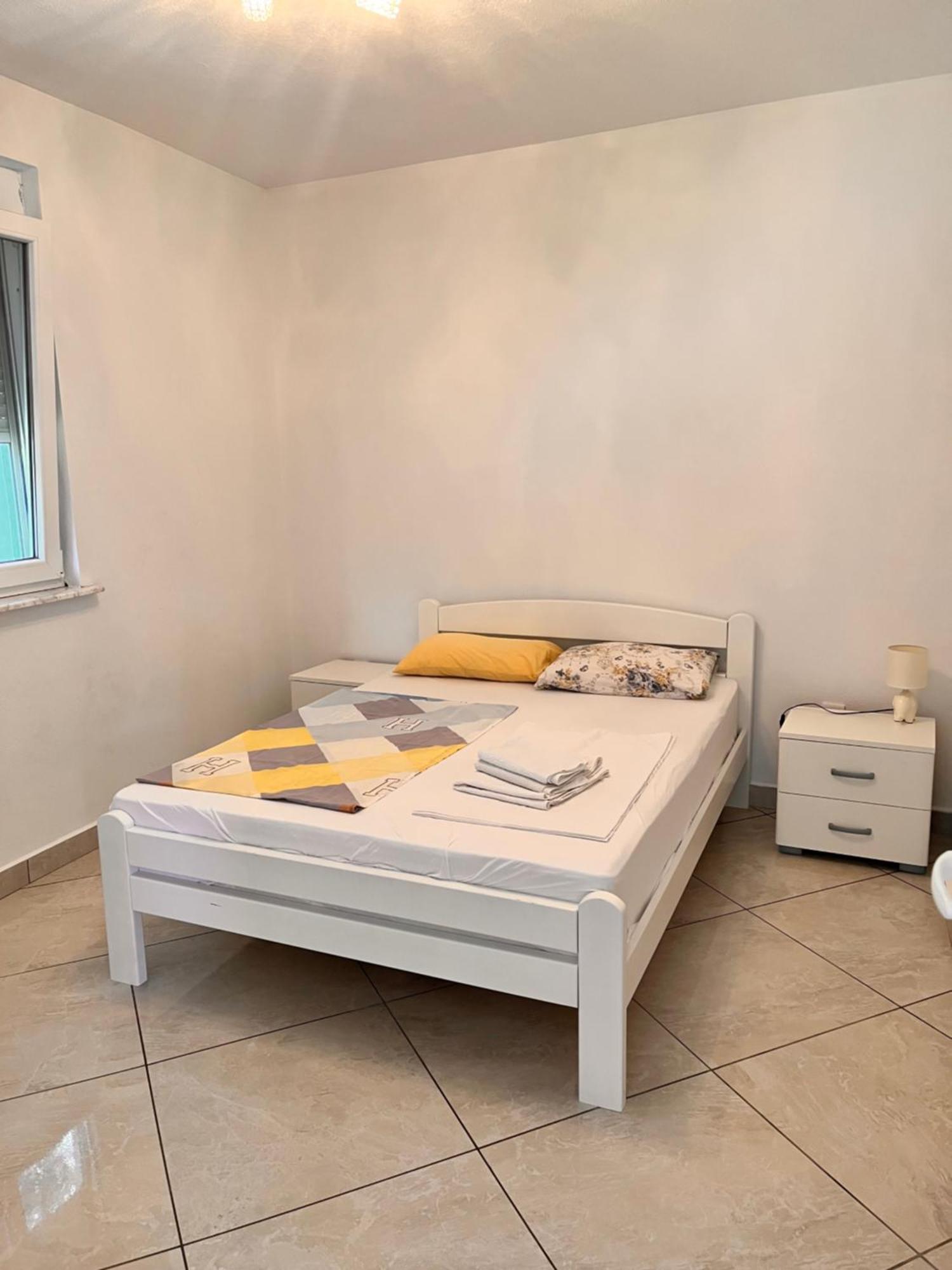 Apartments Apartmani Bojana Утеха Екстериор снимка