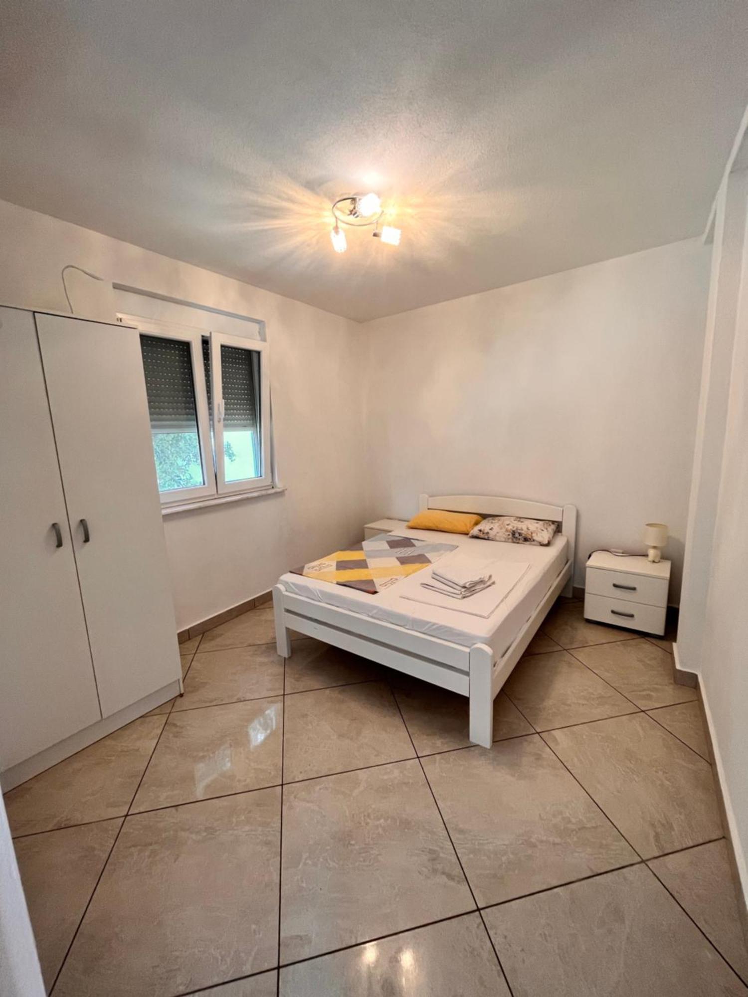 Apartments Apartmani Bojana Утеха Екстериор снимка