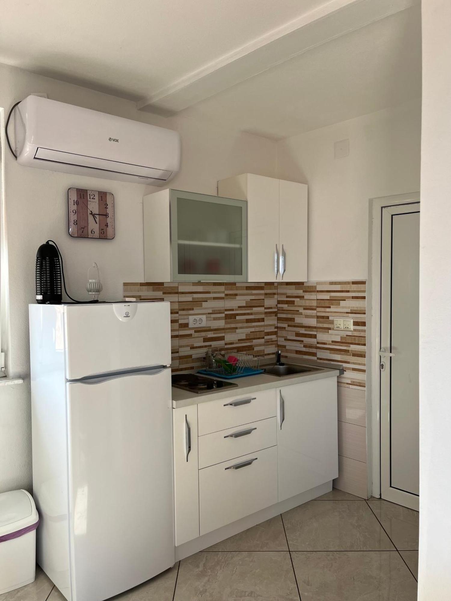 Apartments Apartmani Bojana Утеха Екстериор снимка