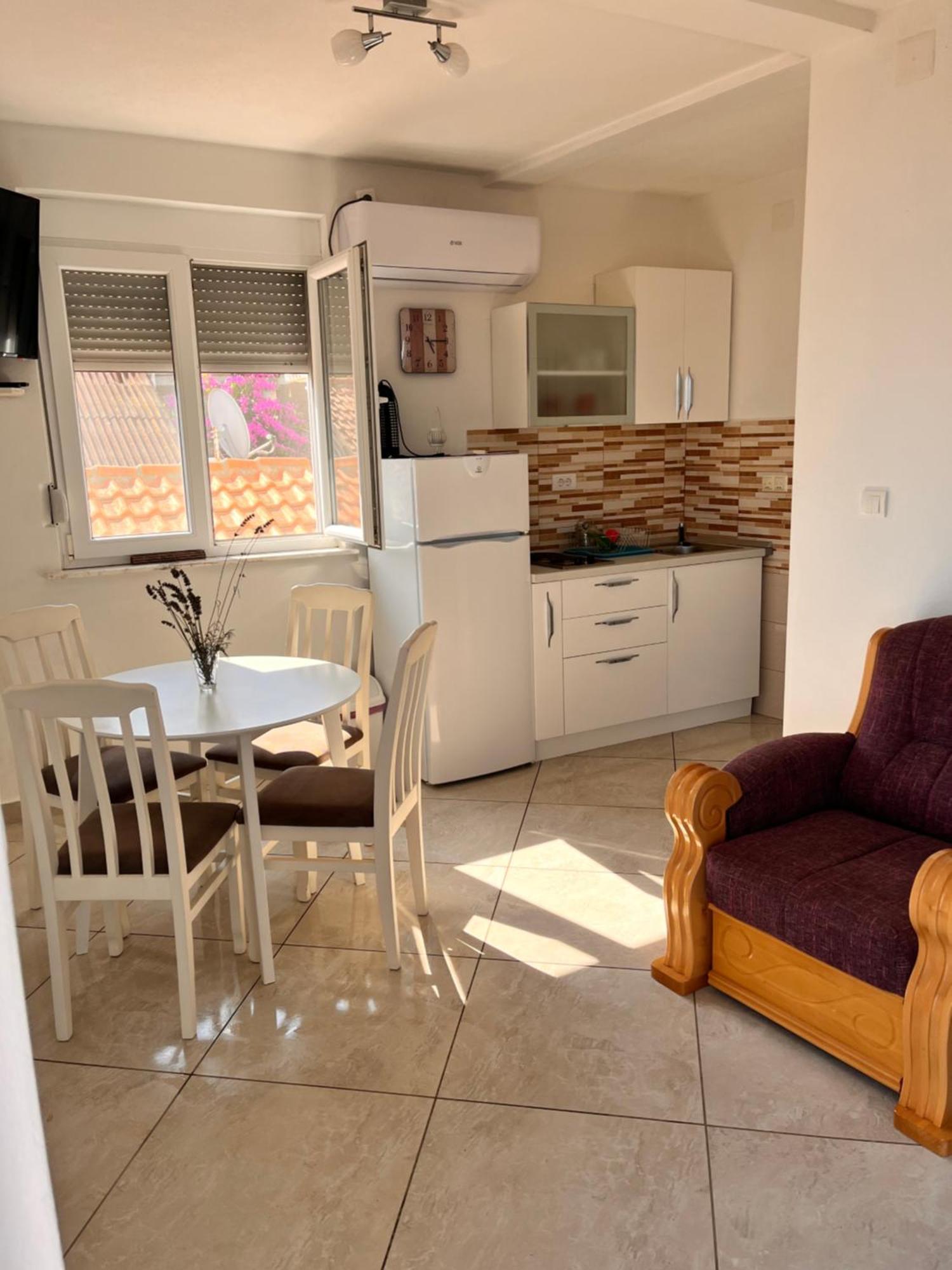 Apartments Apartmani Bojana Утеха Екстериор снимка